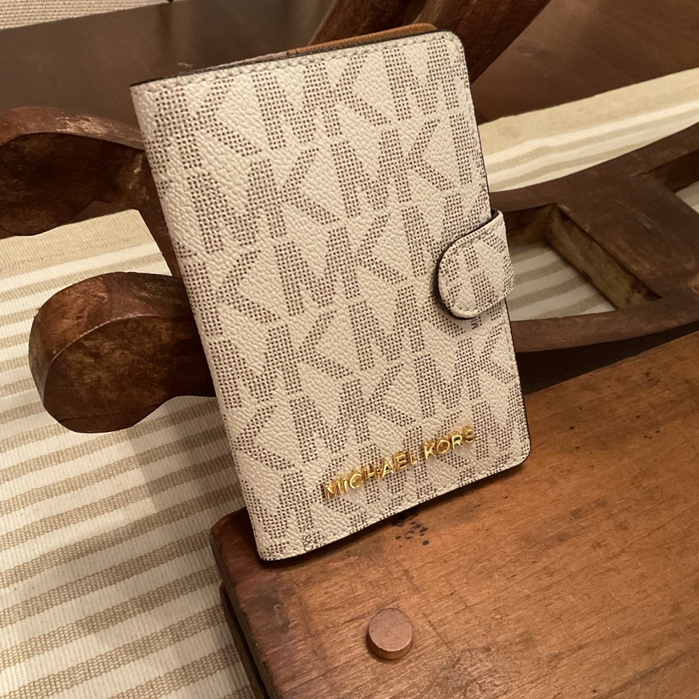 Michael Kors Jet Set Monogram Passport Wallet - Gem